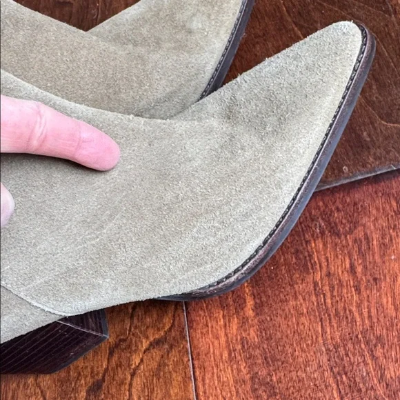 MATISSE CATY ANKLE BOOT, TAUPE, SIZE 8. - Picture 4 of 11